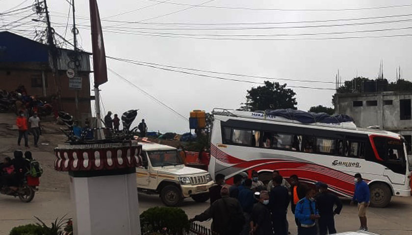 दोलखा जिल्लामा साउन महिनामा ४ सय सवारी कारबाहीमा ३ लाख भन्दा बढि राजस्व संकलन