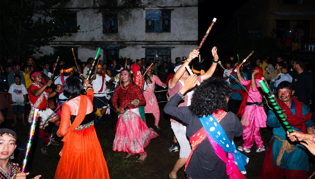 दोलखामा प्रदर्शन गरियो ‘ट्वाकल प्याखन’, वर्षाबीच पनि रातिसम्म गुञ्जियो परम्परागत नाच