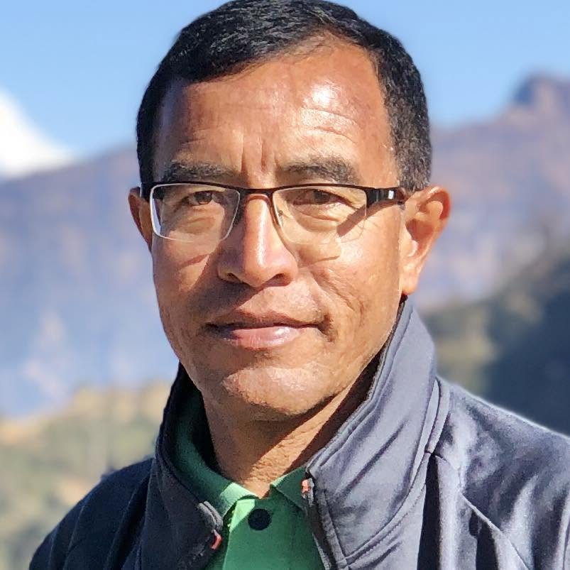 रत्न श्रेष्ठ