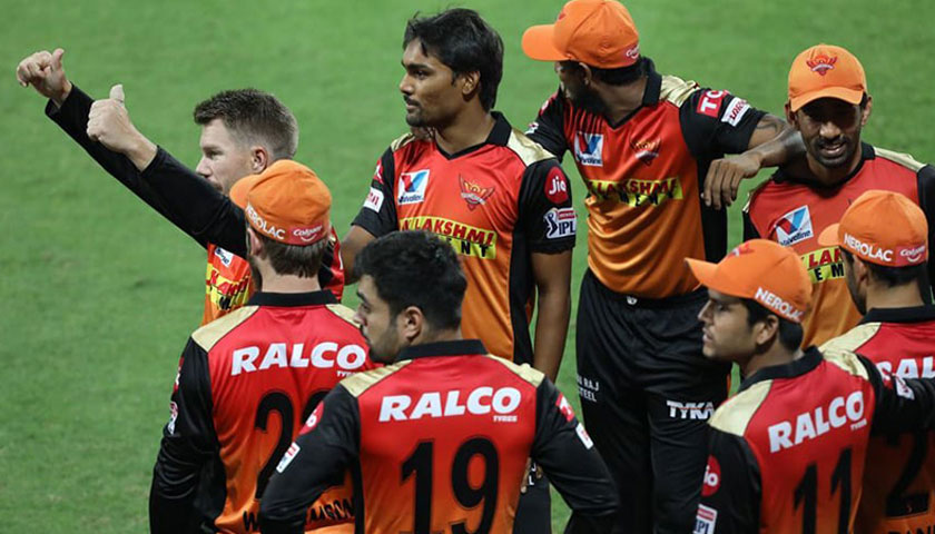 आइपीएलमा मुम्बईलाई १० विकेटले हराउँदै हैदरावाद प्लेअफमा, कोलकाता बाहिरियो